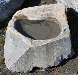 Wassertrog Brunnen Naturstein Stein Vorarlberg Schweiz Vogelbad Vogelb�dli